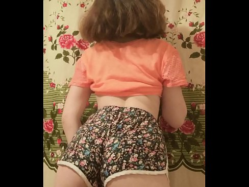 ❤️ Babe muda seksi menanggalkan seluar pendeknya pada kamera Video lucah pada kami ❤