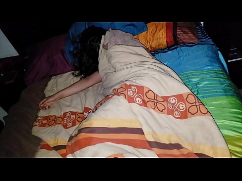 ❤️ Anak tiri memarahi ibu tirinya semasa dia tidur. Video lucah pada kami ❤